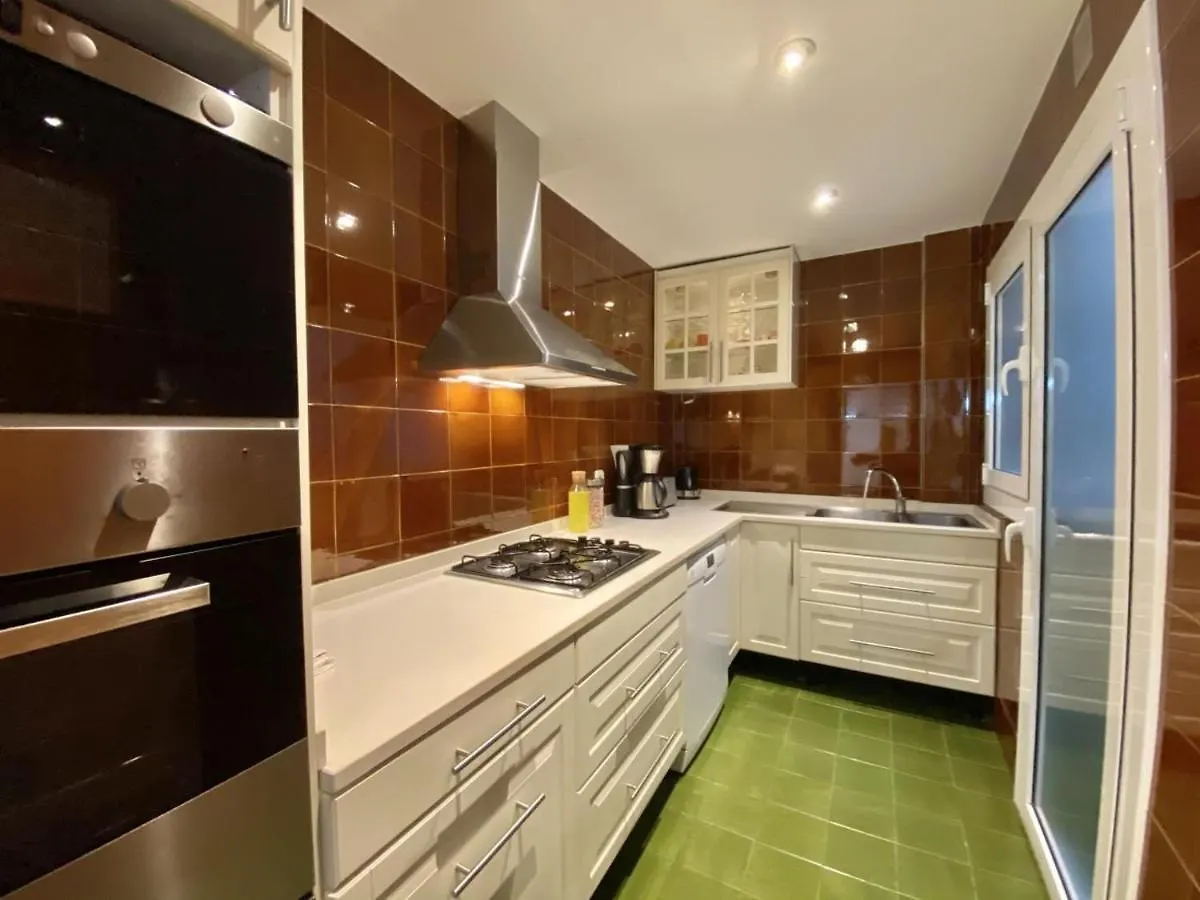 Gold Dreem Les Corts Apartman Barcelona 0*,