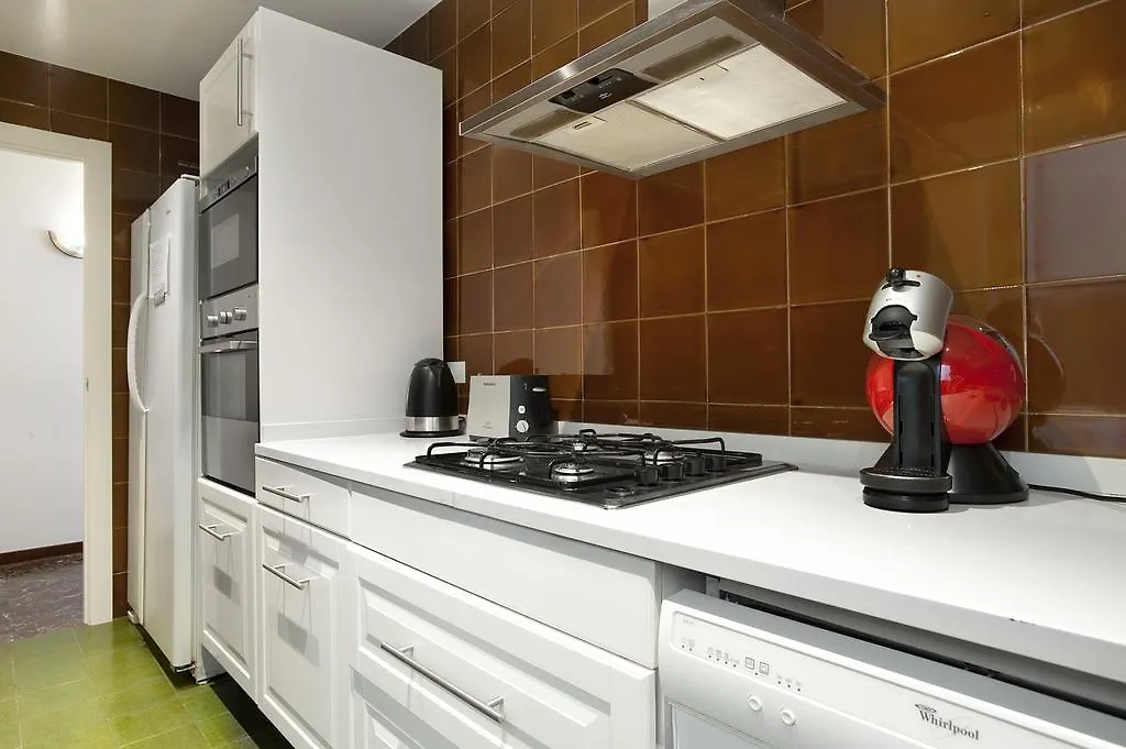 Gold Dreem Les Corts Apartman Barcelona Spanyolország